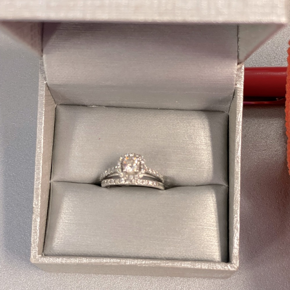 Size 7 white Gold Bridal Set
